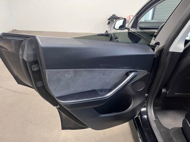 Used 2021 Tesla Model Y Long Range image 19