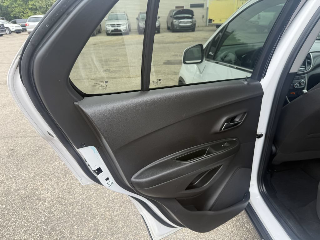 Used 2018 Chevrolet Trax LT AWD/4WD image 14
