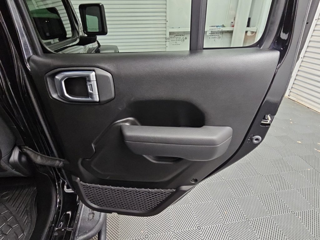 Used 2025 Jeep Gladiator Mojave w/ Convenience Group AWD/4WD image 35