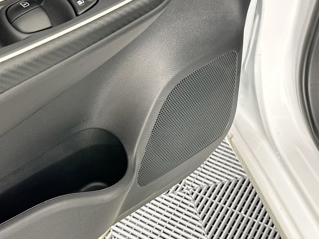 New 2025 Nissan Versa SR w/ Trunk Package image 24