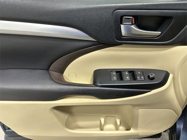 Used 2016 Toyota Highlander XLE image 17