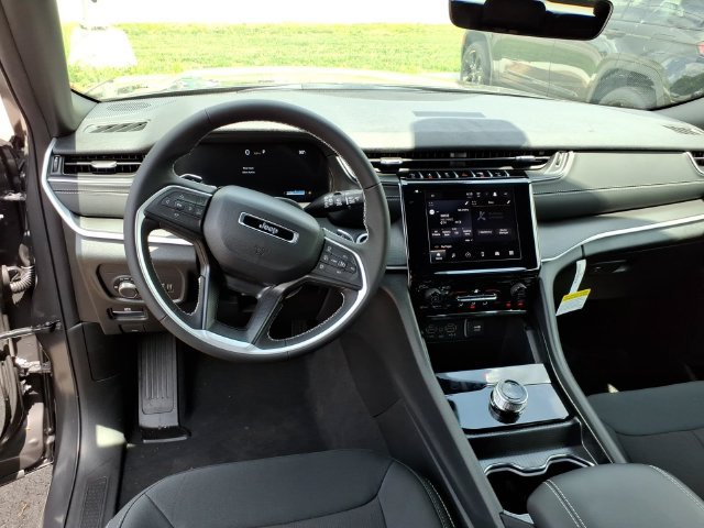 New 2026 Jeep Grand Cherokee Laredo w/ MOPAR Finishing Package AWD/4WD image 8