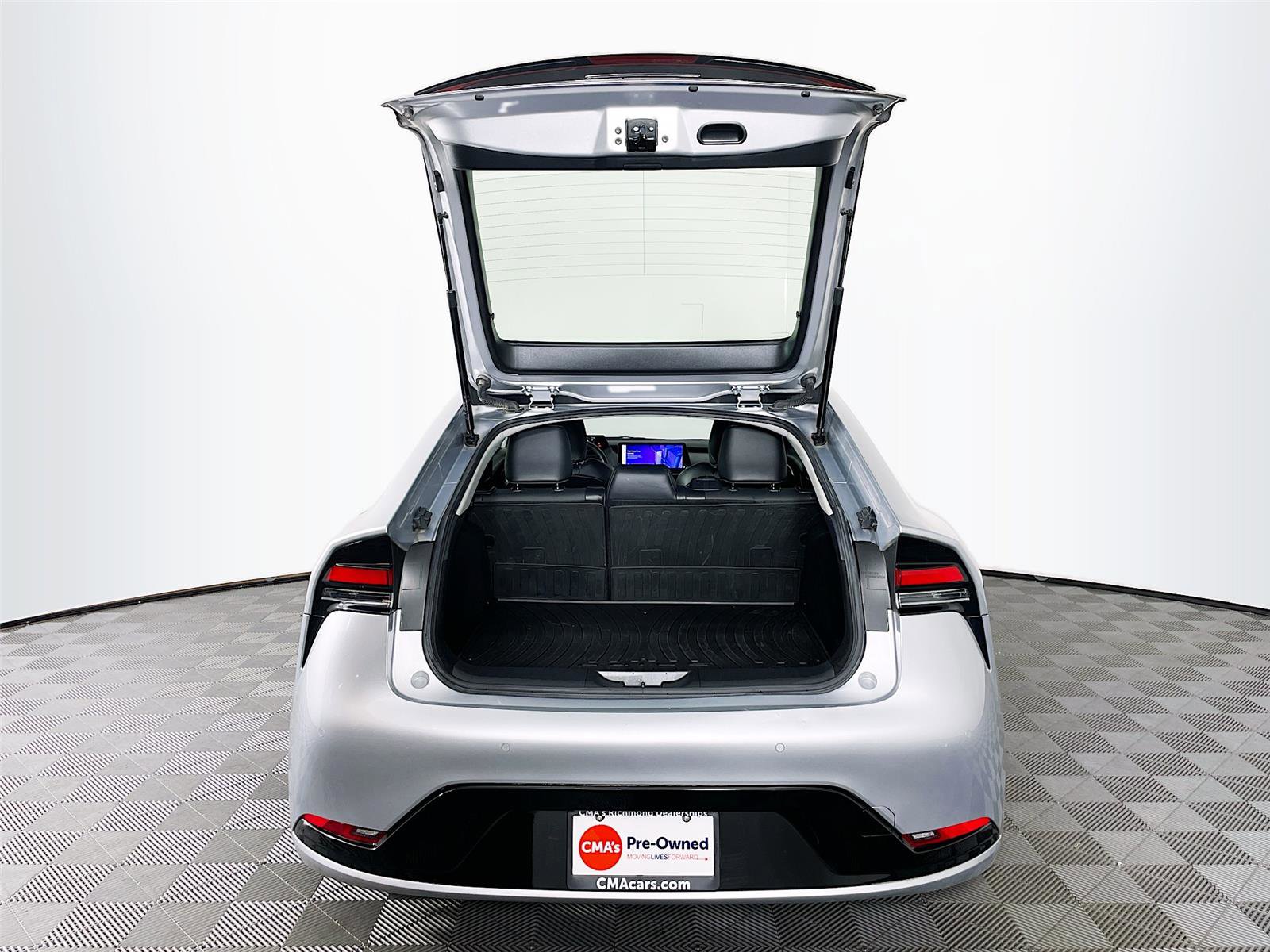 Used 2024 Toyota Prius XLE image 27