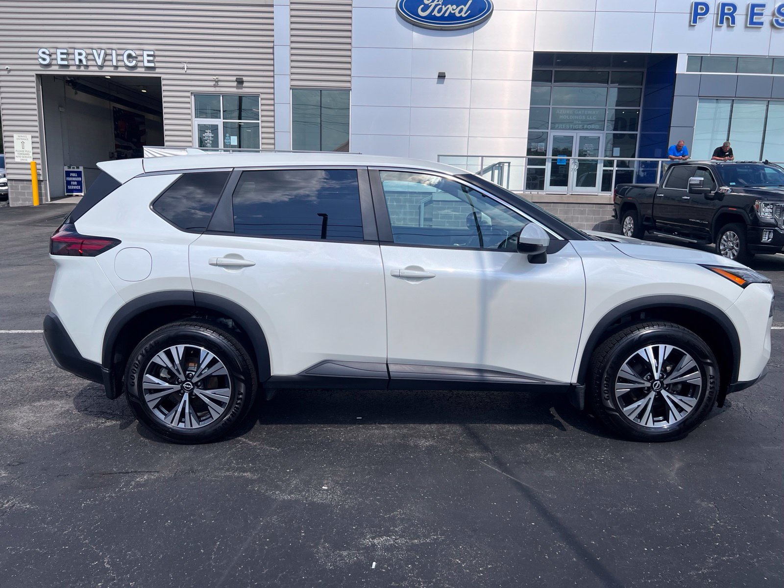 Used 2022 Nissan Rogue SV AWD/4WD image 9