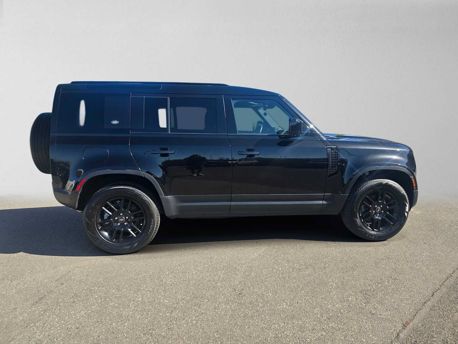 Used 2023 Land Rover Defender 110 S AWD/4WD image 2