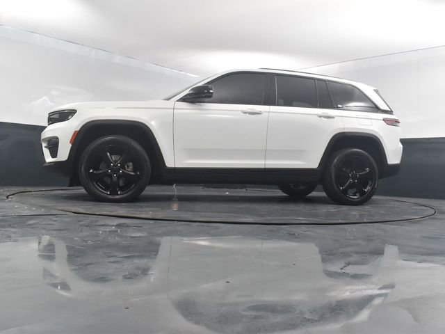 Used 2023 Jeep Grand Cherokee Limited w/ Black Appearance Package image 48