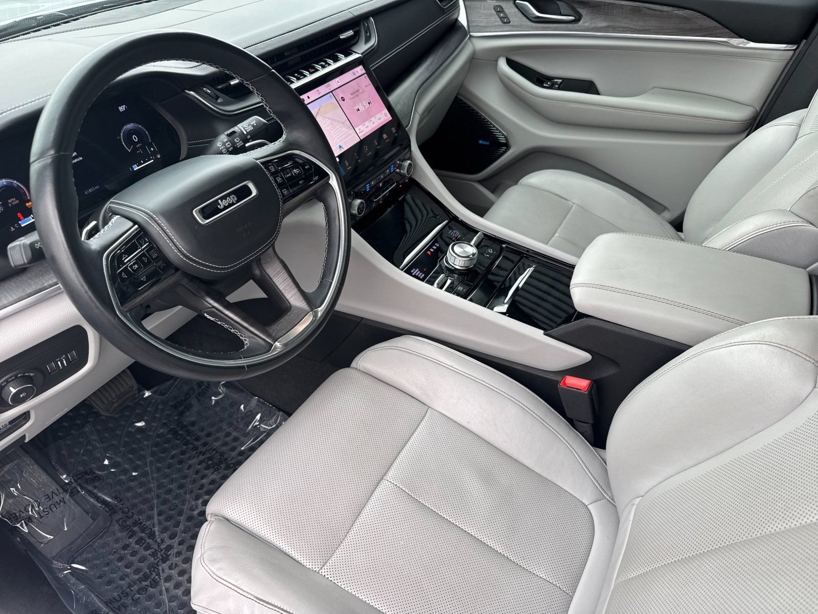 Used 2021 Jeep Grand Cherokee L Overland w/ Luxury Tech Group IV AWD/4WD image 5