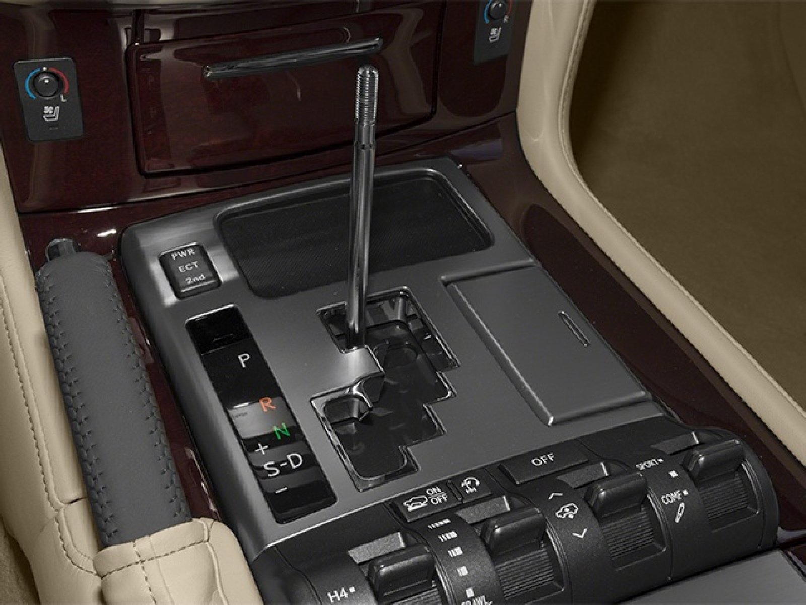 Used 2013 Lexus LX 570 4WD w/ Luxury Pkg image 11