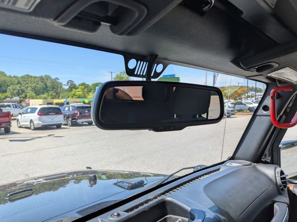 Used 2017 Jeep Wrangler Unlimited Sahara w/ Max Tow Package image 27