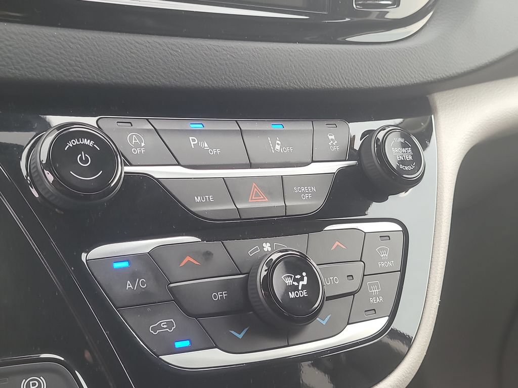 Certified 2023 Chrysler Pacifica Touring-L FWD image 27