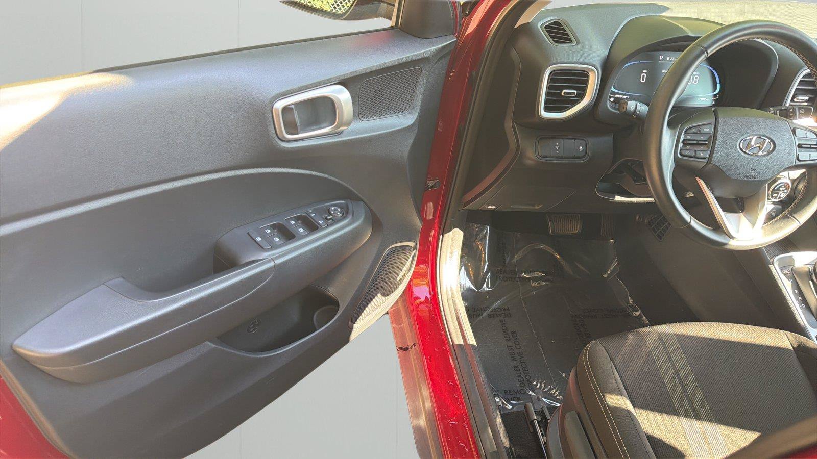 Used 2024 Hyundai Venue SEL FWD image 23