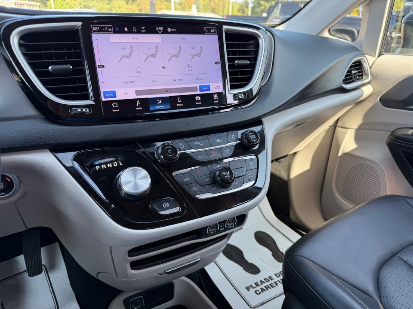 Used 2023 Chrysler Pacifica Touring-L image 39