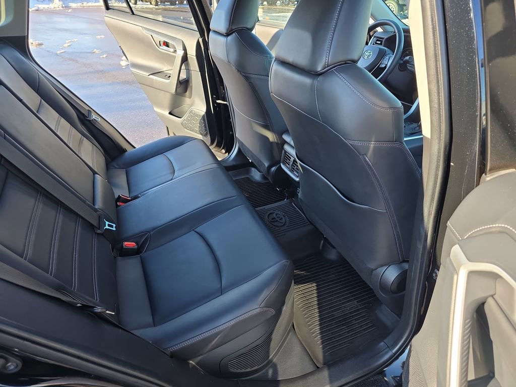 Used 2019 Toyota RAV4 Limited w/ Carpet Mat Package image 11