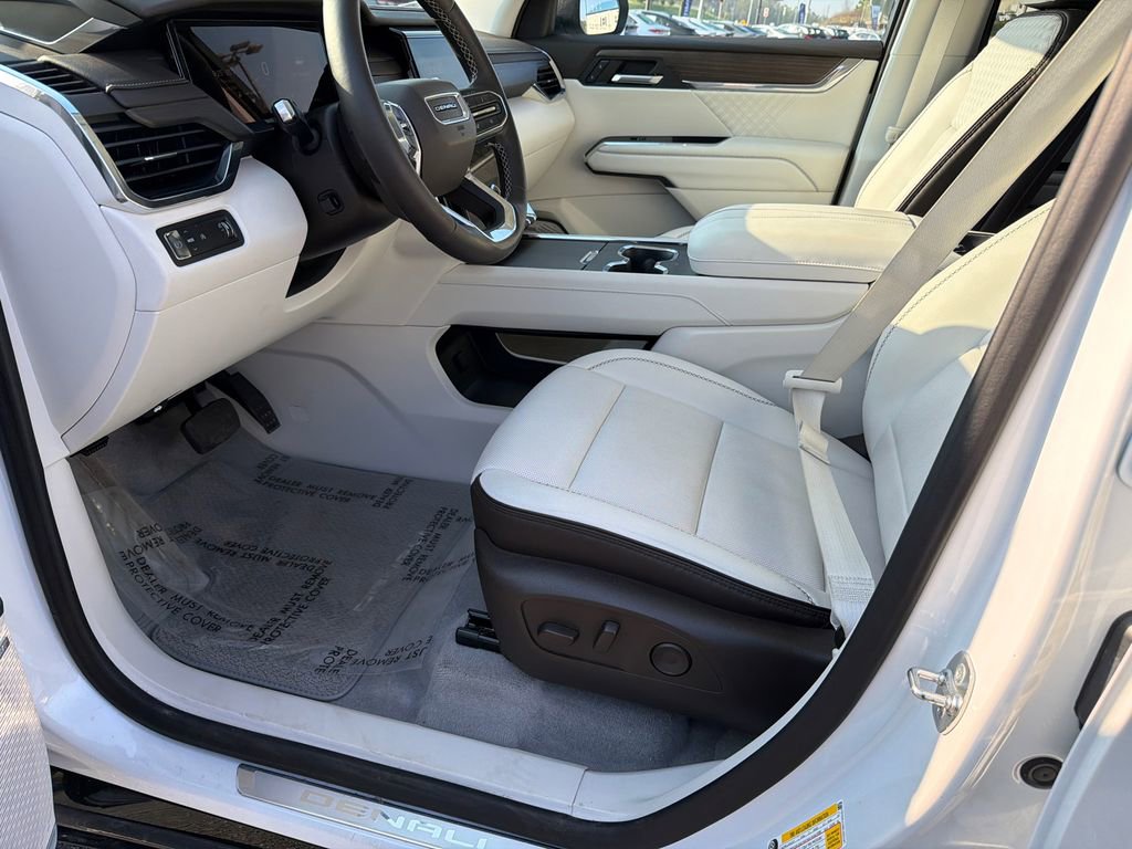 Used 2024 GMC Acadia Denali image 9