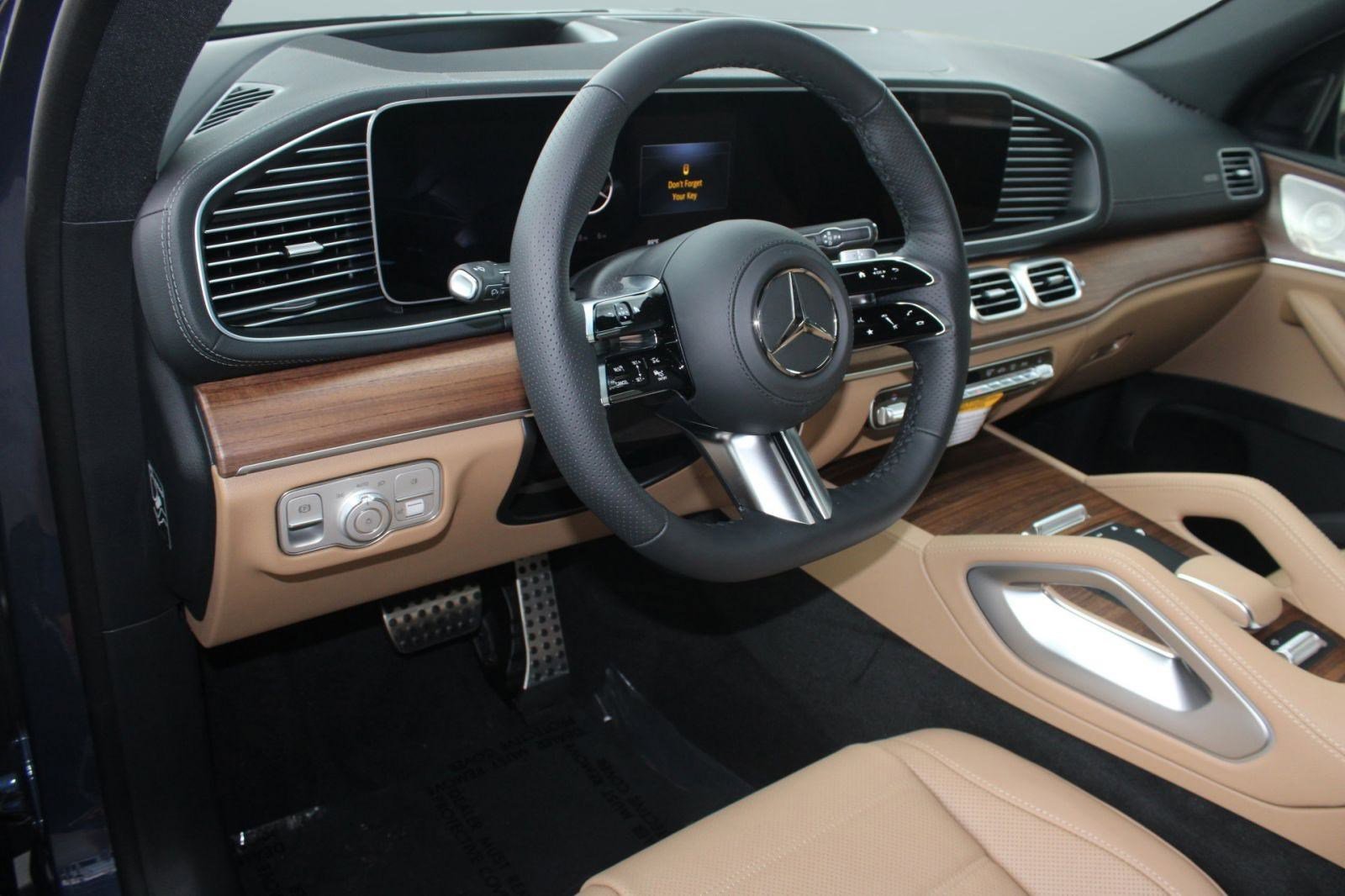 New 2026 Mercedes-Benz GLS 450 4MATIC image 4