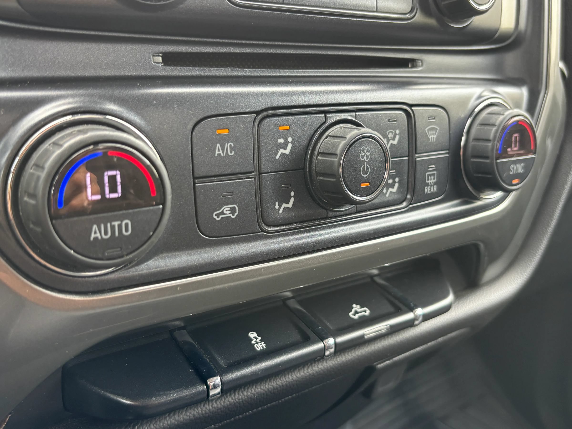Used 2018 Chevrolet Silverado 1500 LT w/ Texas Edition RWD image 24