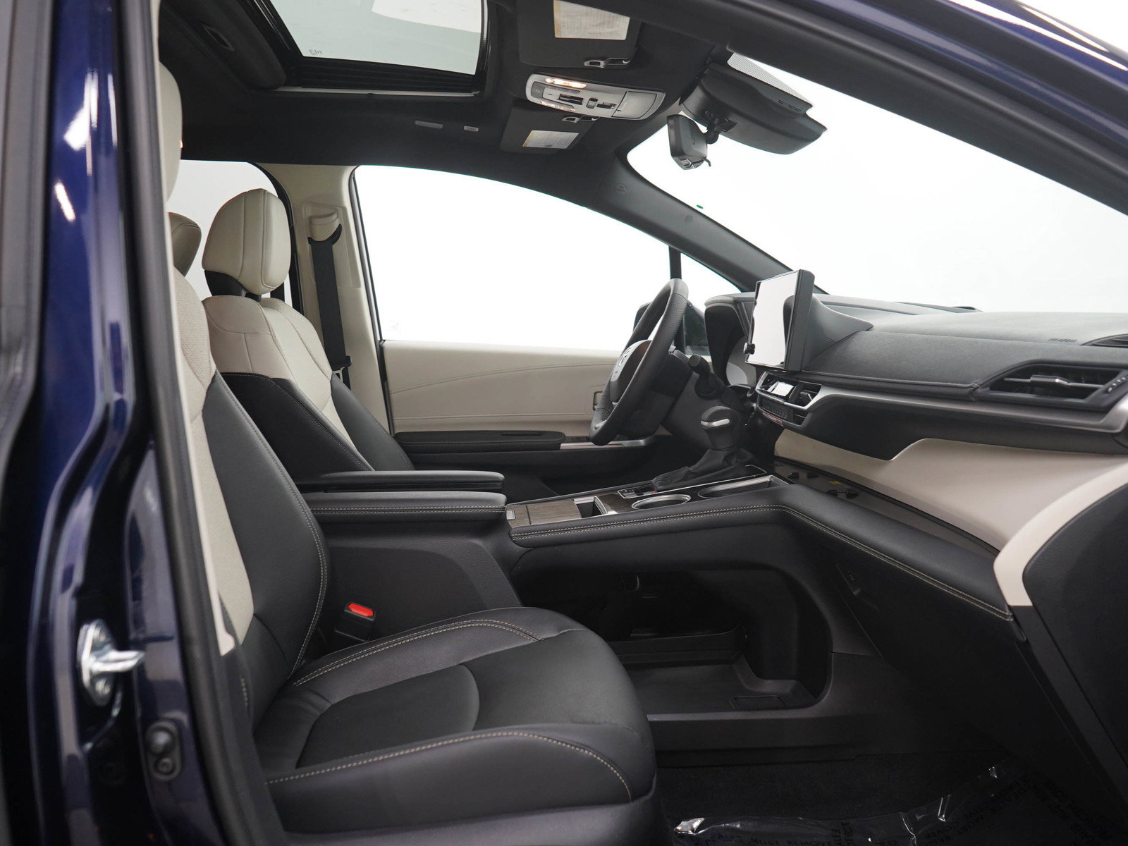 Used 2026 Toyota Sienna Platinum AWD/4WD image 13