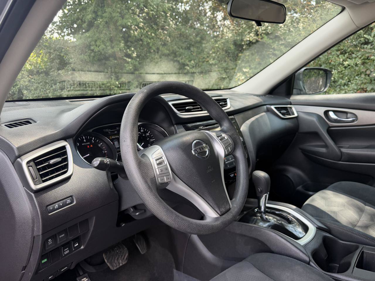 Used 2016 Nissan Rogue S AWD/4WD image 10