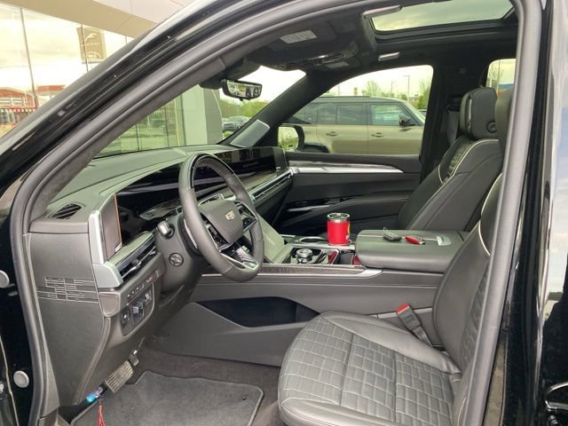 Used 2025 Cadillac Escalade V AWD/4WD image 18