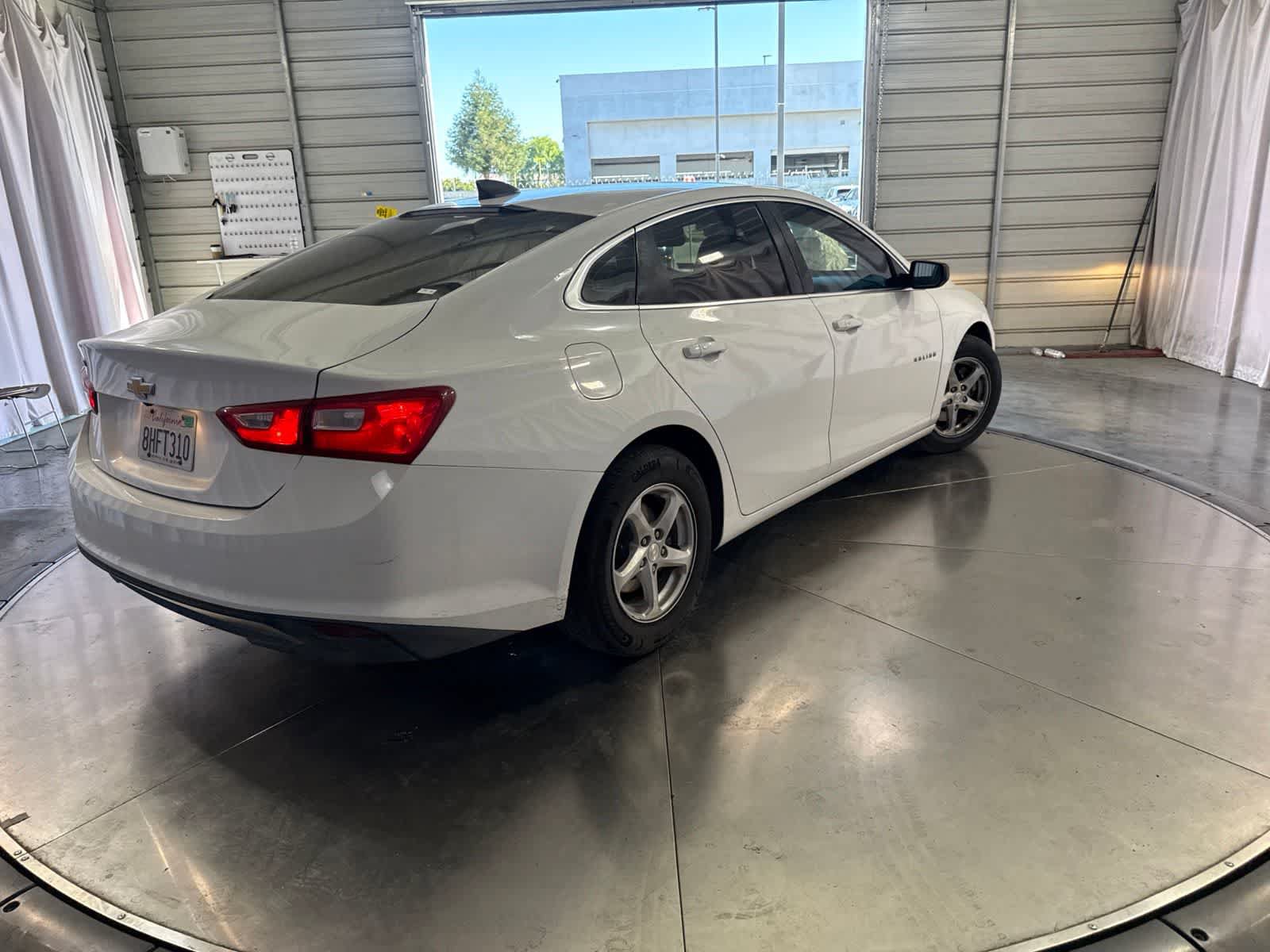 Used 2018 Chevrolet Malibu LS FWD image 4