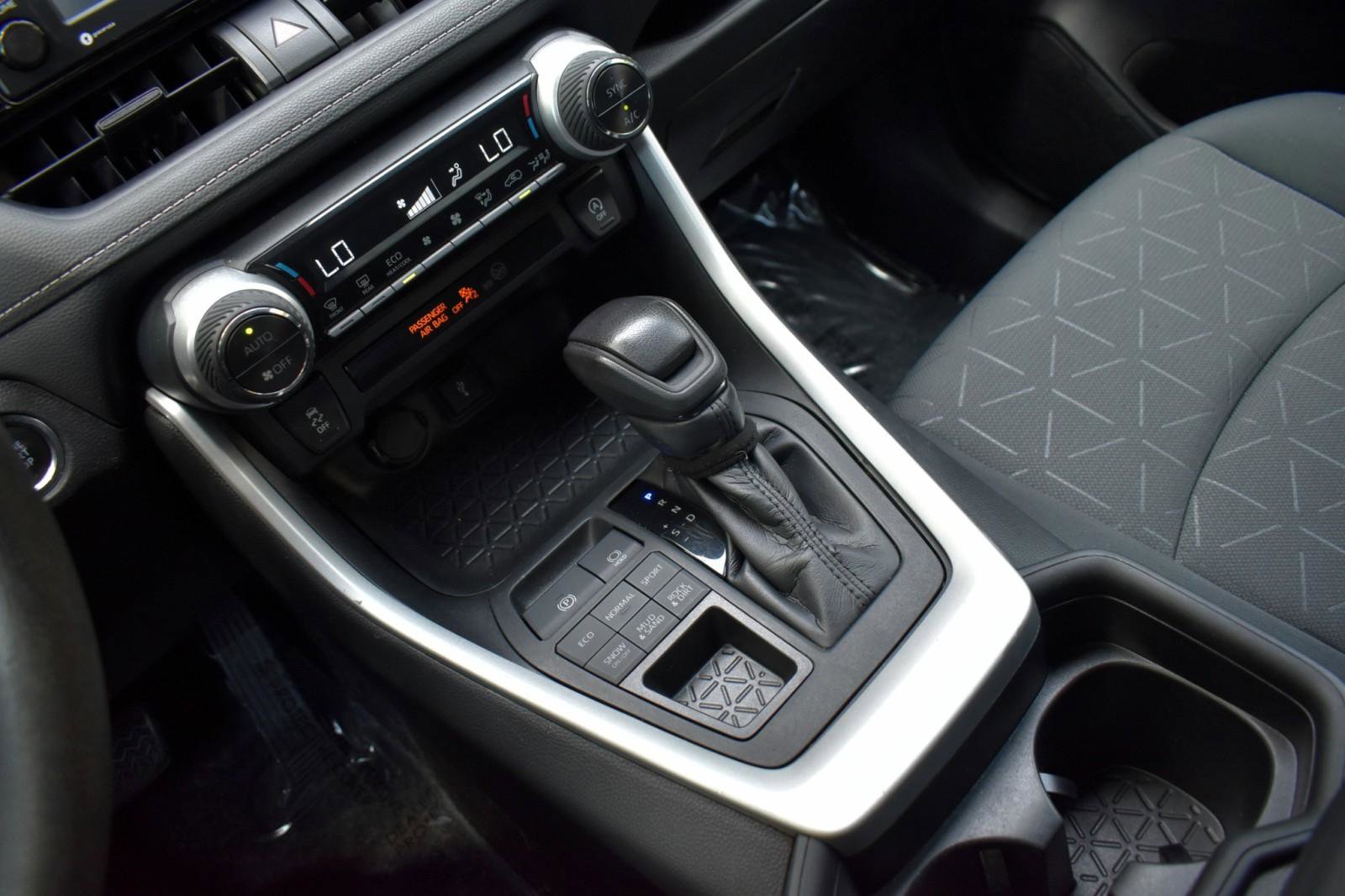 Used 2021 Toyota RAV4 XLE image 24