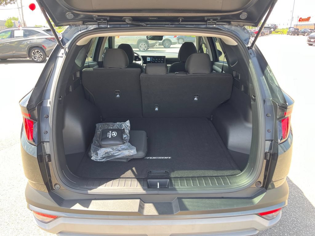 Used 2025 Hyundai Tucson SE FWD image 28