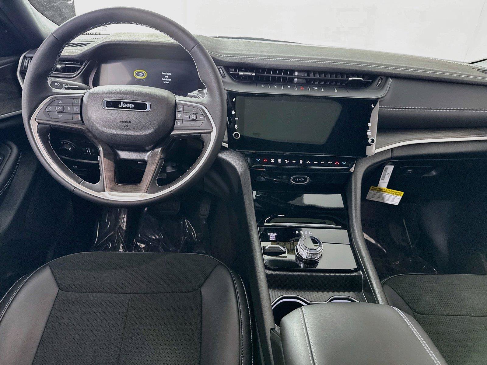 New 2027 Jeep Grand Cherokee 4WD image 2