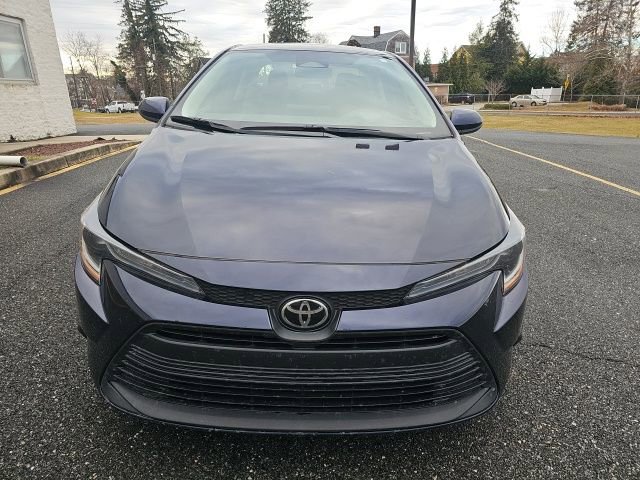 Used 2023 Toyota Corolla LE image 3