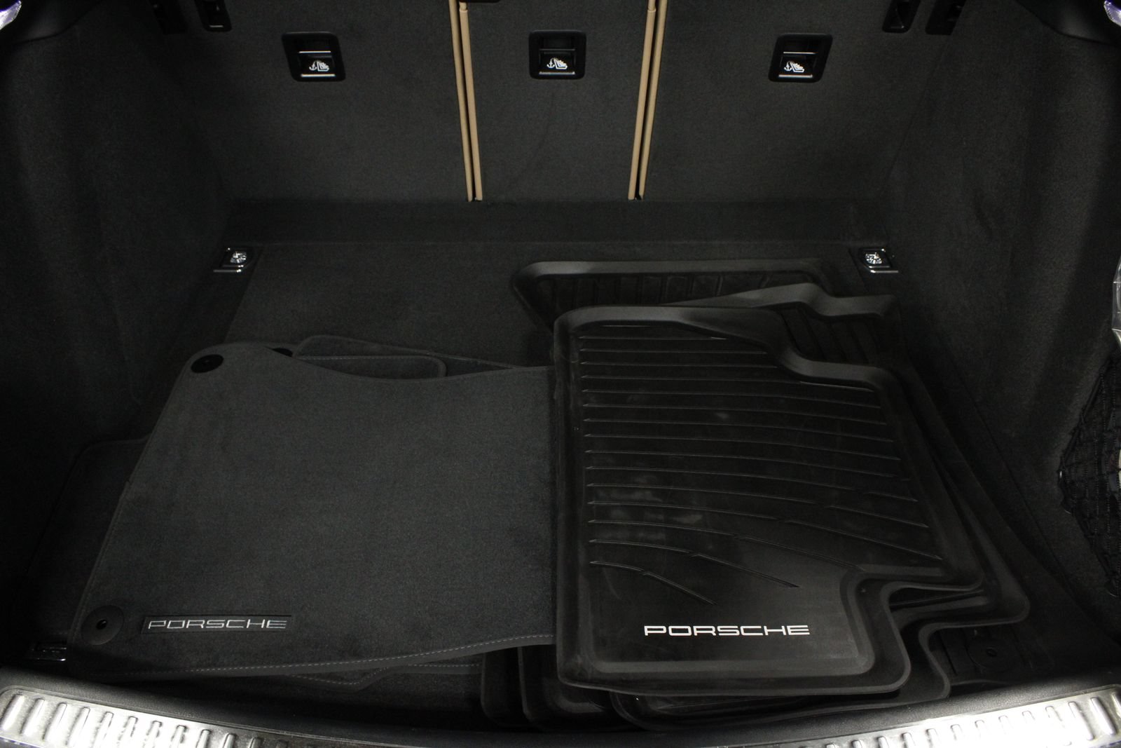 Certified 2026 Porsche Macan AWD/4WD image 19
