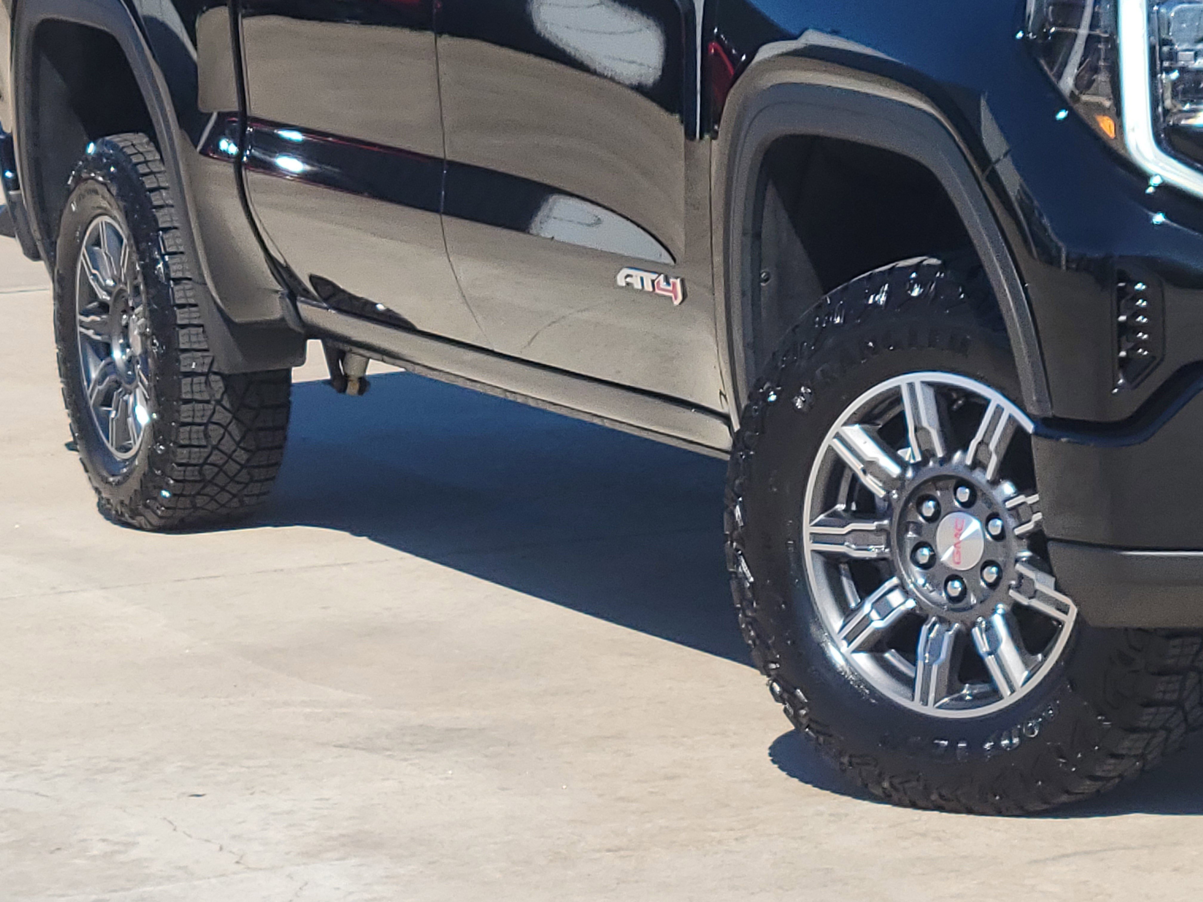 Used 2024 GMC Sierra 1500 AT4 w/ AT4 Preferred Package image 10