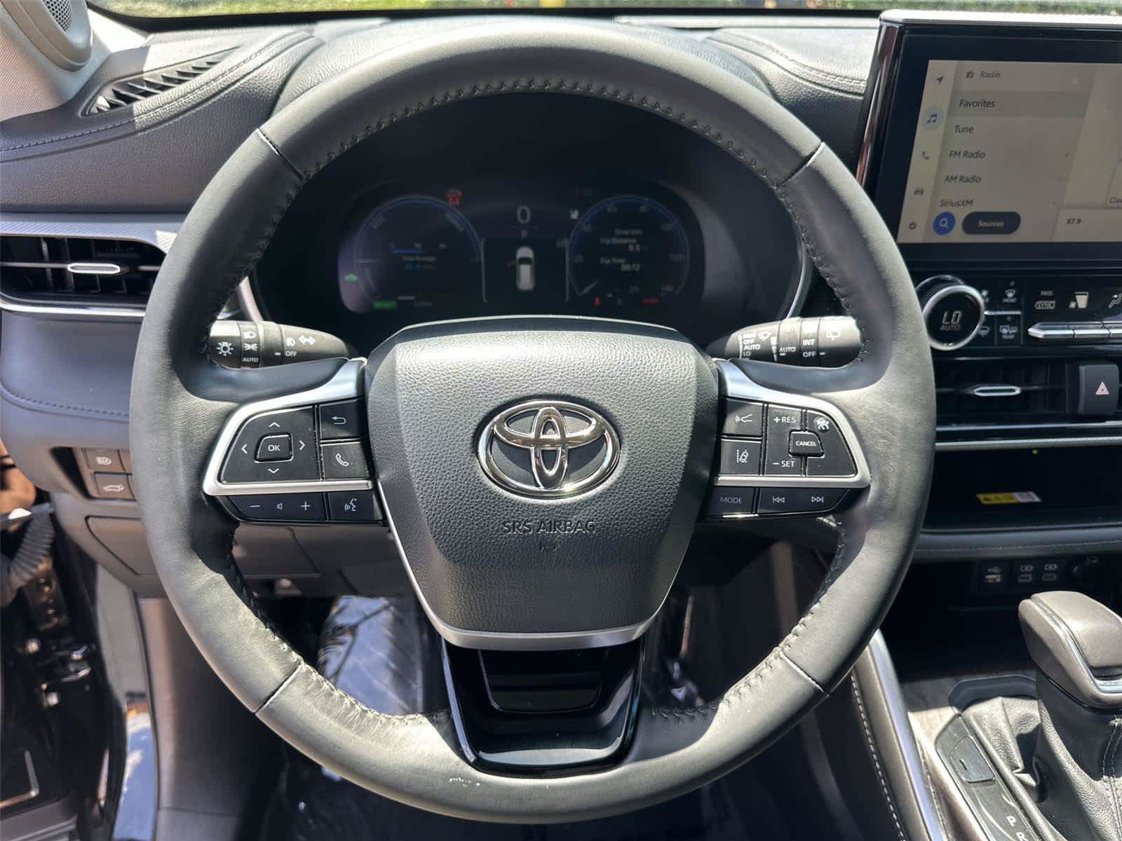 Used 2023 Toyota Highlander Platinum AWD/4WD image 16