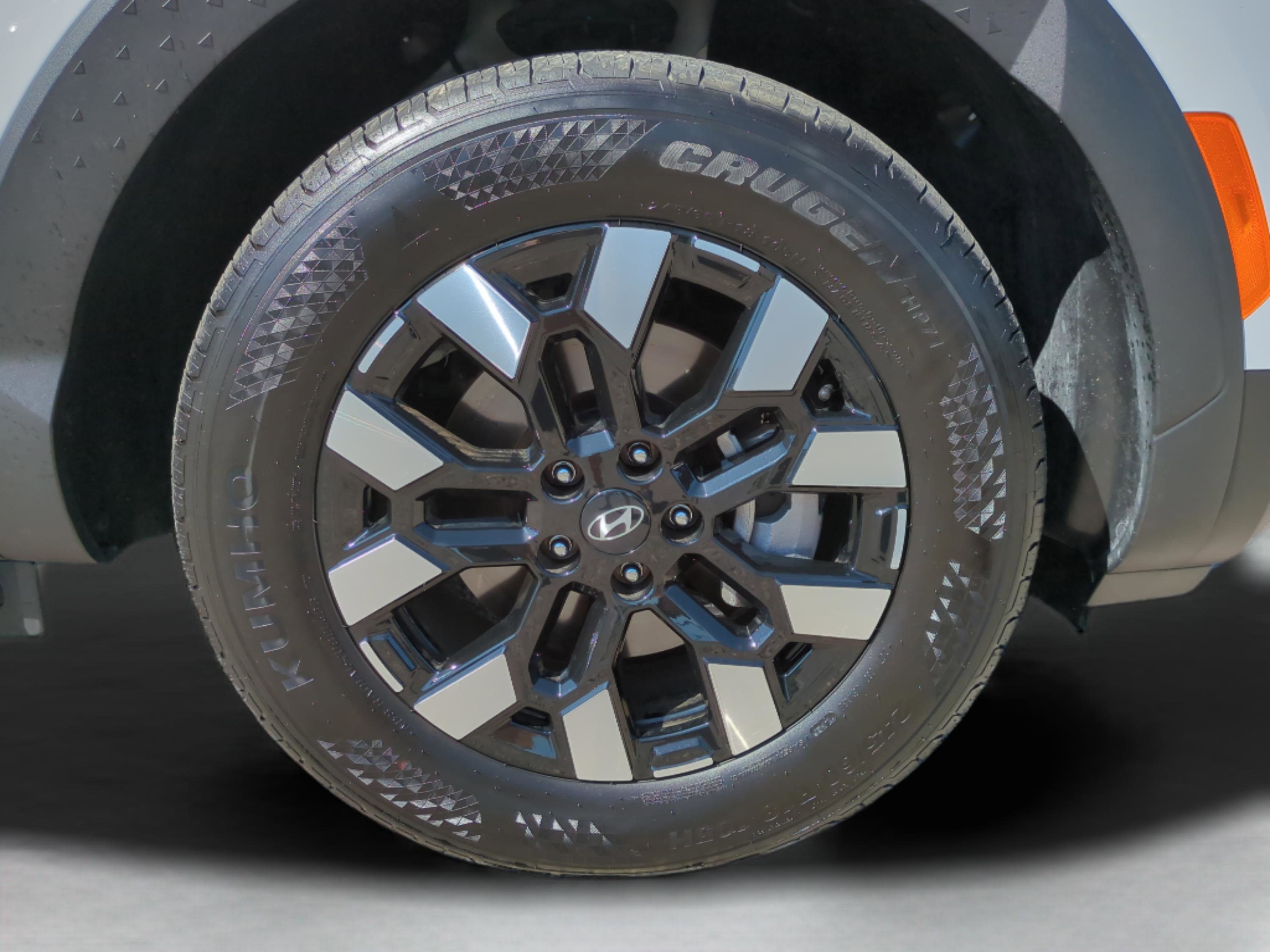 Certified 2025 Hyundai Santa Cruz SE FWD image 24