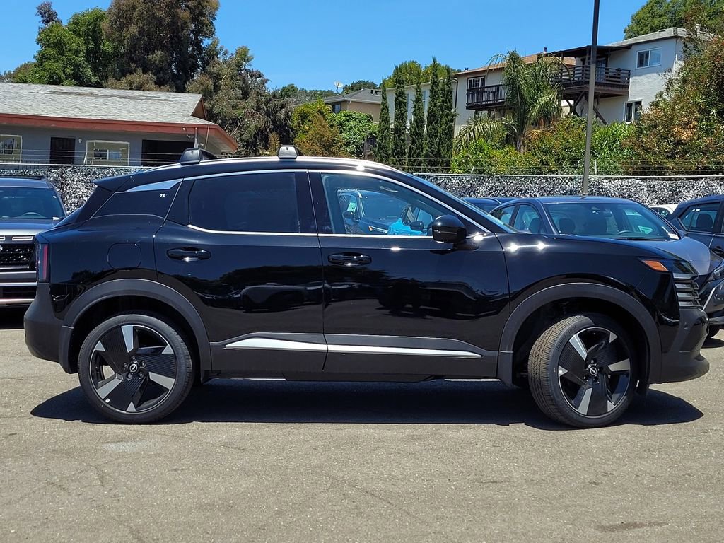 New 2025 Nissan Kicks SR FWD image 3