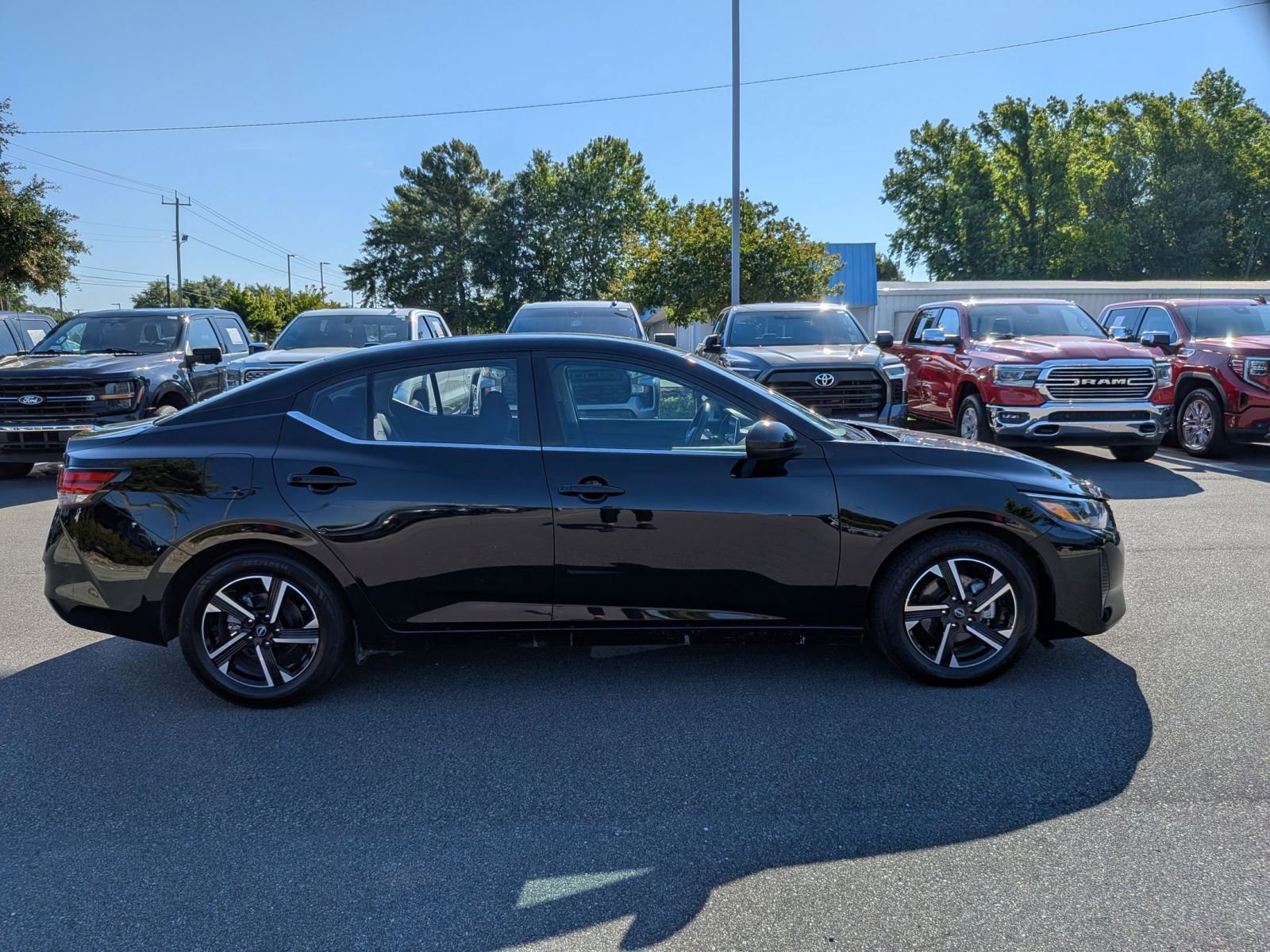 Used 2024 Nissan Sentra SV FWD image 2