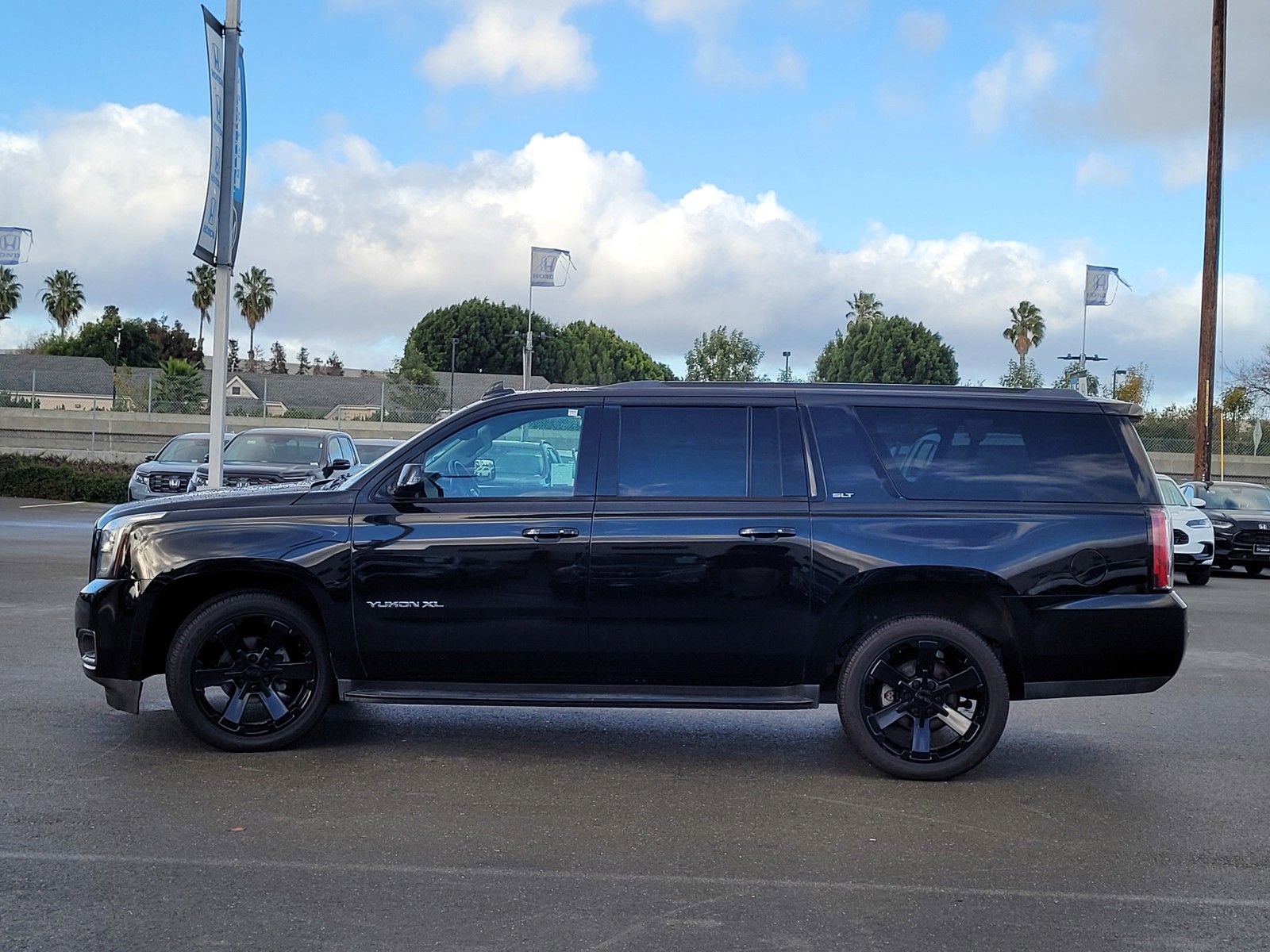 Used 2019 GMC Yukon XL SLT w/ Graphite Performance Edition image 8