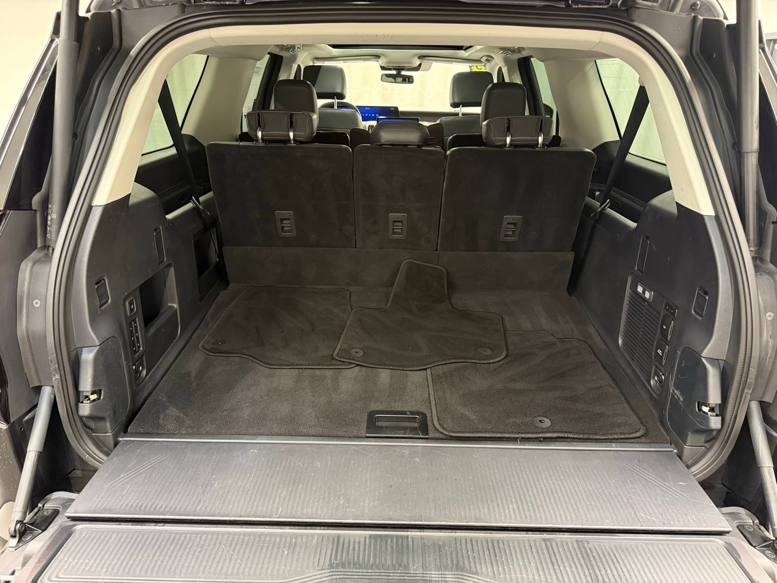 Used 2025 Ford Expedition Max Active AWD/4WD image 5
