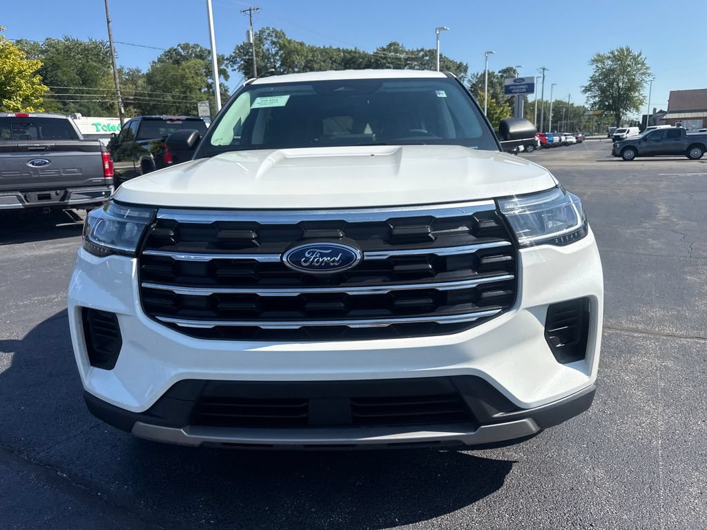 Used 2026 Ford Explorer Active RWD image 3