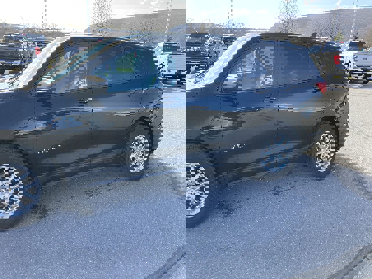 Used 2023 Chevrolet Equinox LS w/ LS Convenience Package image 4