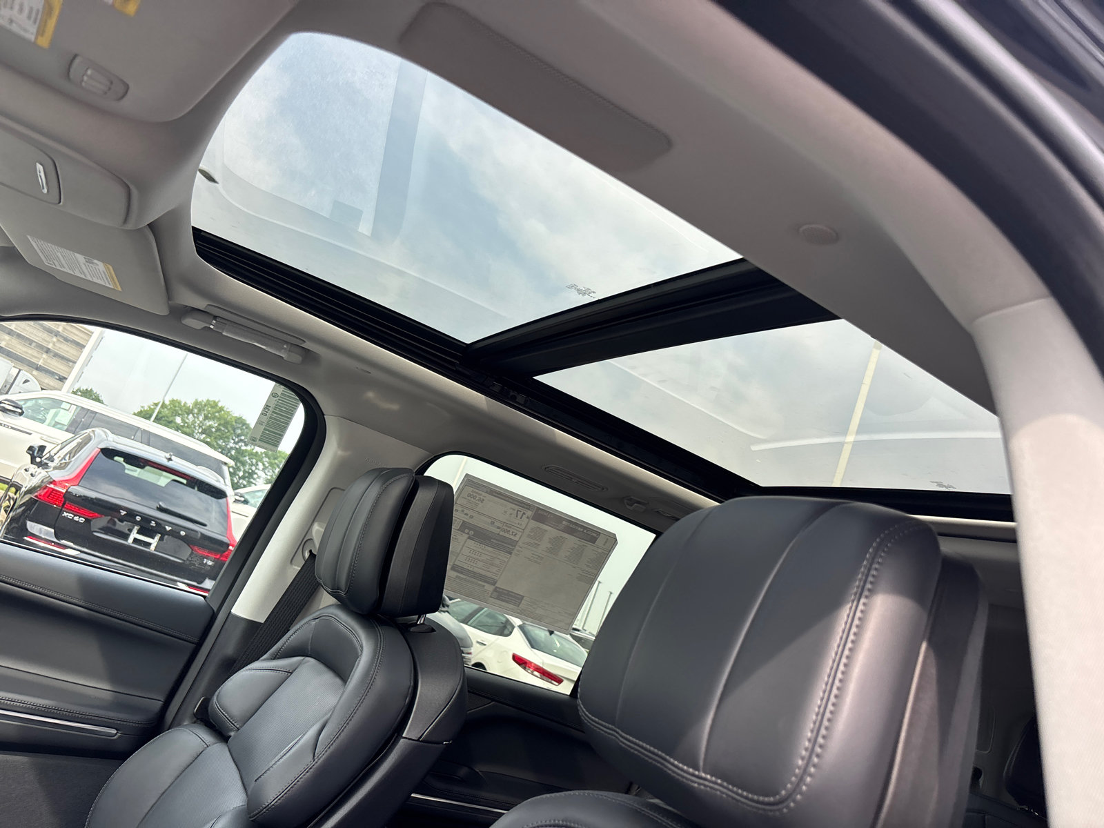 New 2026 Lincoln Navigator Reserve AWD/4WD image 25
