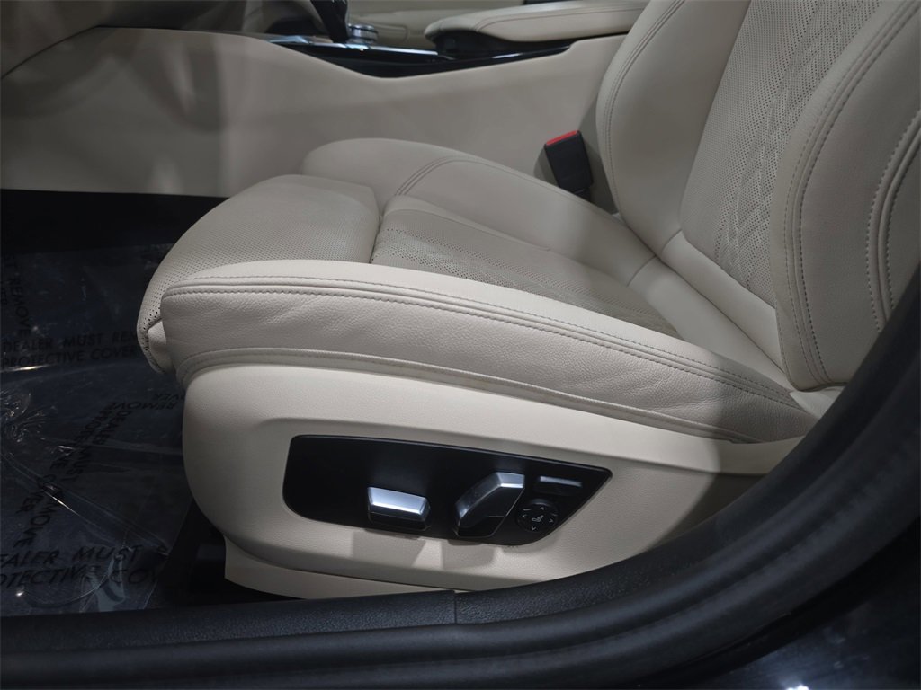 Used 2023 BMW 530e w/ Premium Package image 24