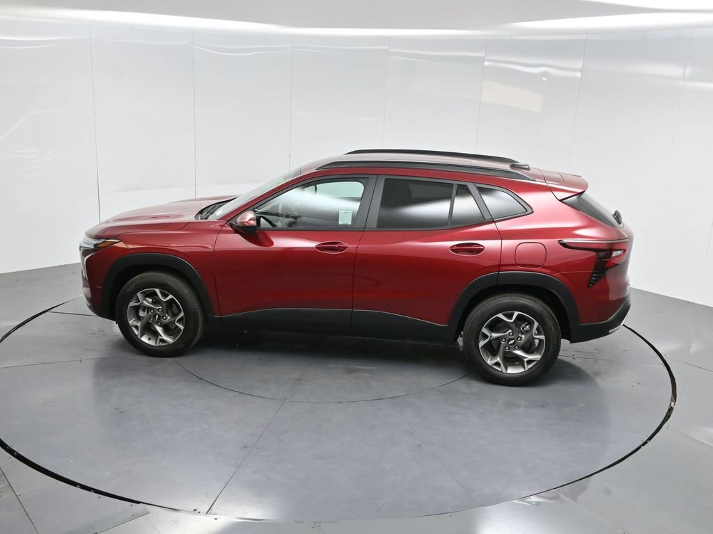 Used 2025 Chevrolet Trax LT w/ LT Convenience Package image 54