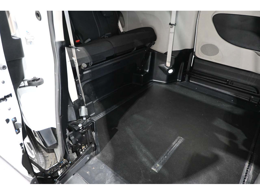 Used 2024 Chrysler Voyager LX FWD image 18