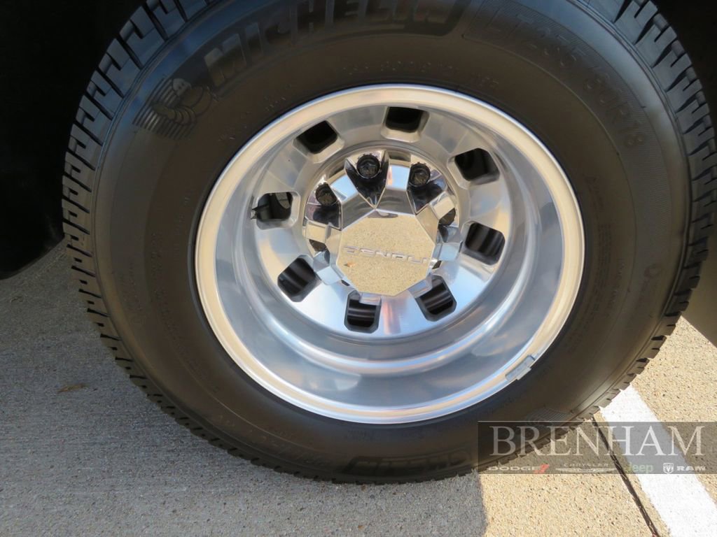 Used 2025 GMC Sierra 3500 Denali w/ Technology Package image 12