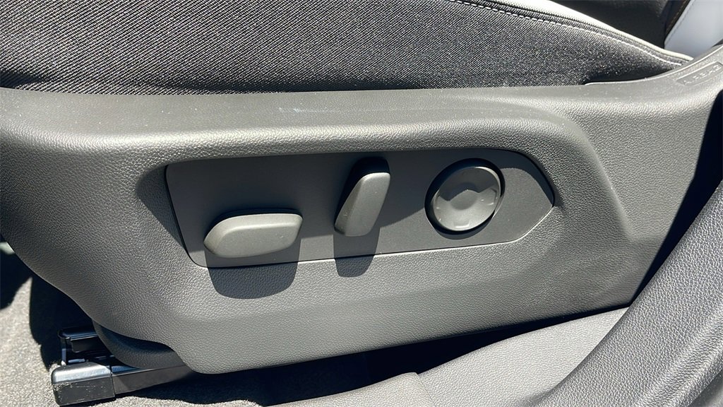 New 2025 Buick Envision Sport Touring image 11