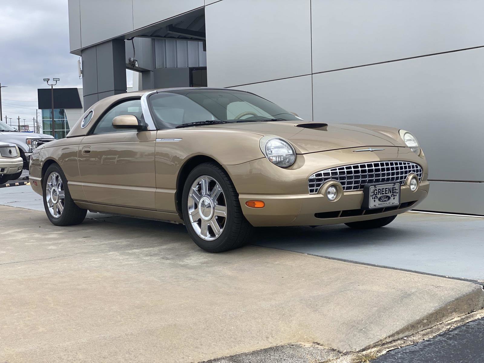 Used 2005 Ford Thunderbird image 2