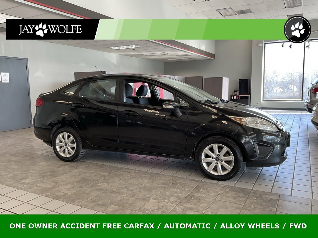 Used 2013 Ford Fiesta SE image 1