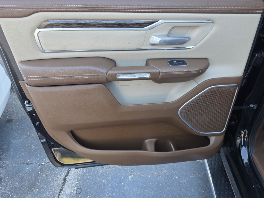 Used 2019 RAM 1500 Laramie AWD/4WD image 32