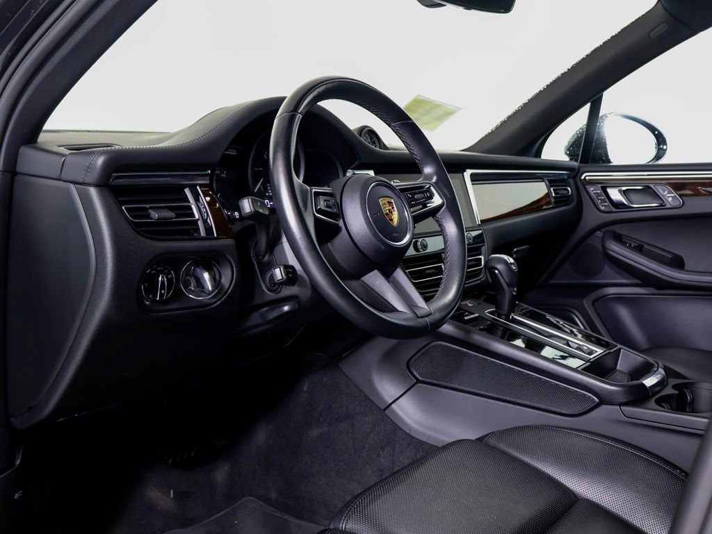 Certified 2022 Porsche Macan w/ Premium Package Plus image 4