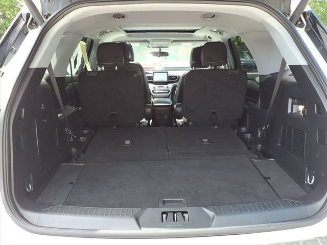 Used 2023 Ford Explorer XLT w/ Equipment Group 202A AWD/4WD image 10
