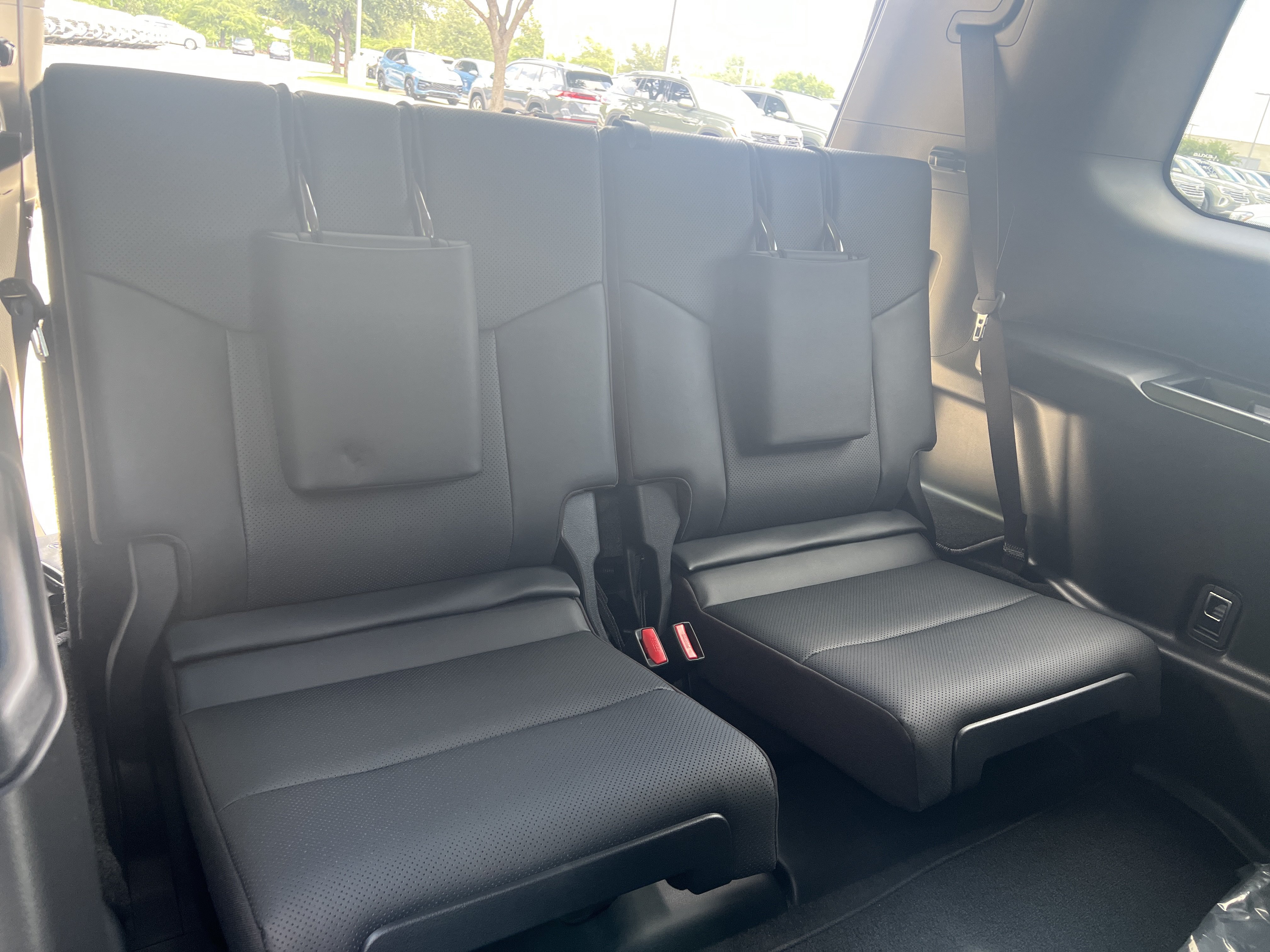 Used 2025 Lexus GX 550 w/ Accessory Package (31) AWD/4WD image 30